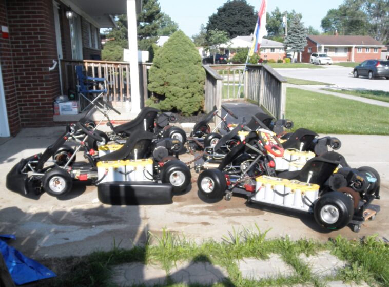 5 ELECTRIC RACING KARTS